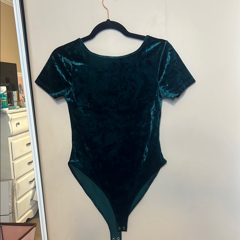 Forever 21 Velvet Short Sleeve Bodysuit in Dark Green Sz M
